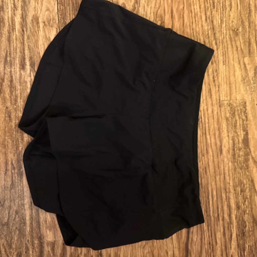 Lululemon. Speed Up High-Rise Lined.Short 4". Black
Size 10